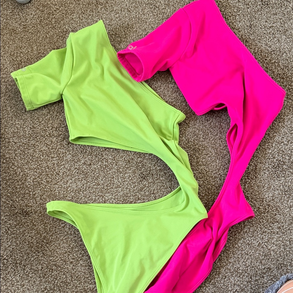 Alo one shoulder one-piece set